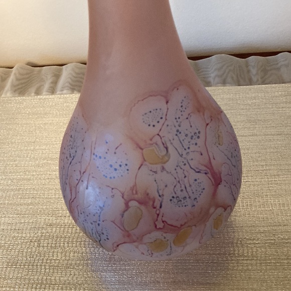 Vintage Decanter Hand Painted in Multi Hues Colors of Pink, purple and blue - Picture 4 of 9